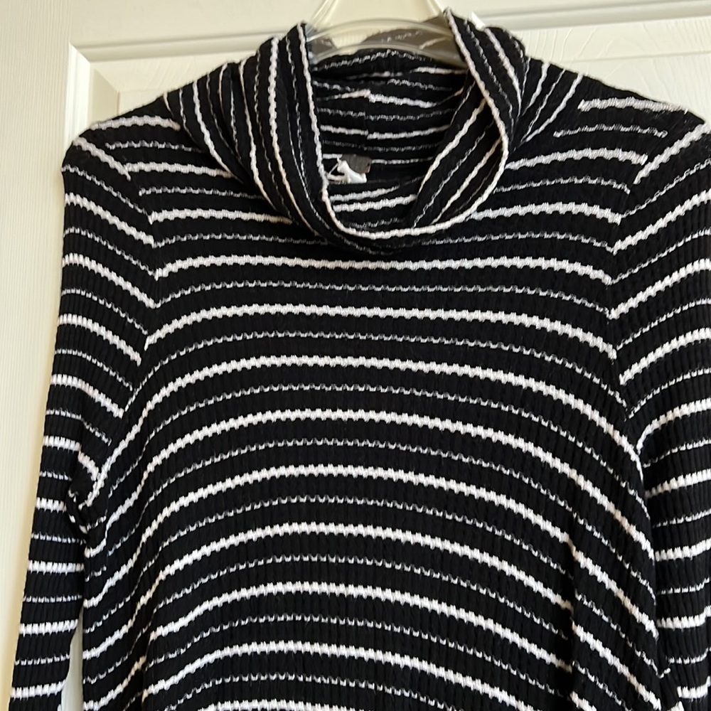 Free People we the free slouchy sweater
 ( PP - 23 inches ) stretchy fabric